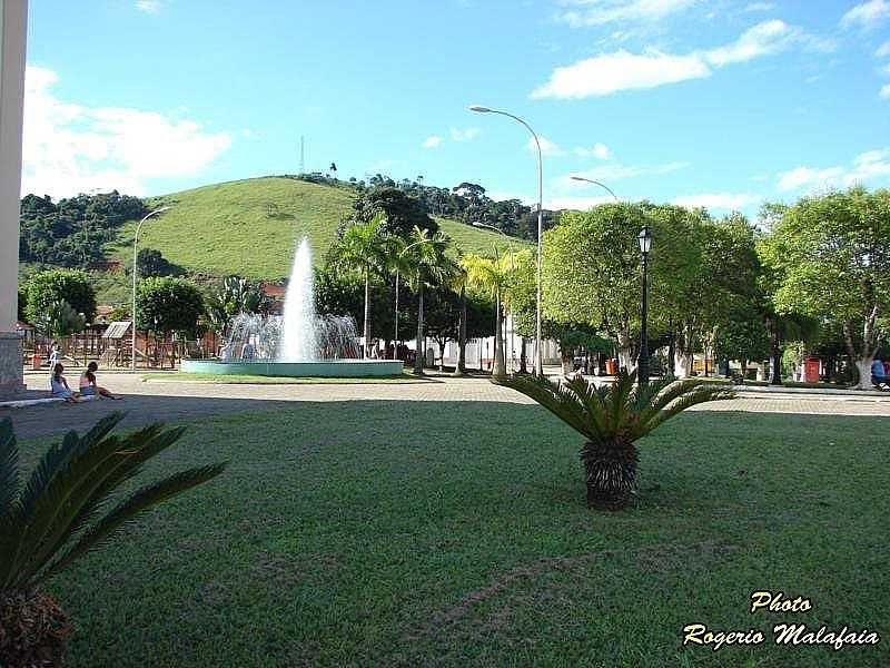 CHIADOR-MG-FONTE NA PRAA DA MATRIZ-FOTO:ROGRIO MALAFAIA - CHIADOR - MG
