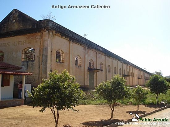 ANTIGO ARMZM DE CAF-FOTO:SGTRANGEL [PANORAMIO] - CISNEIROS - MG
