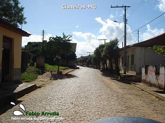 RUA DA PRAA-FOTO:FABIO ARRUDA MG [PANORAMIO] - CISNEIROS - MG