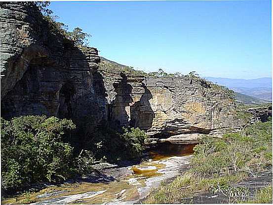 PAREDO DE SANTO ANTNIO E RIO DO SALTO NO PARQUE ESTADUAL DE CONCEIO DO IBITIPOCA-MG-FOTO:NEWTON COTRIM - CONCEIO DO IBITIPOCA - MG