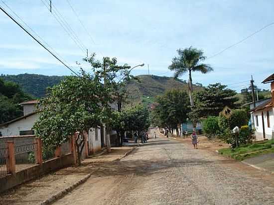 RUA DE CONCEIO DE TRONQUEIRAS-FOTO:IZAIDES - CONCEIO DE TRONQUEIRAS - MG