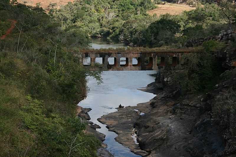 CONCEIO DO MATO DENTRO-MG-PONTE VELHA SOBRE O RIO SANTO ANTNIO-FOTO:GERALDO SALOMO - CONCEIO DO MATO DENTRO - MG