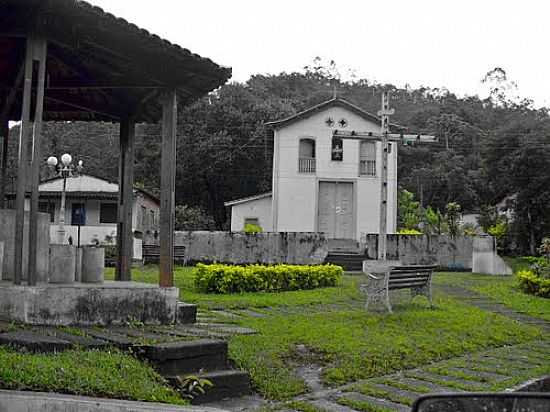 PRAA E CAPELA-FOTO:RENATO PORTO - CONCEIO DO RIO ACIMA - MG