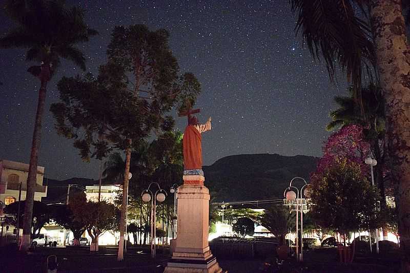 CONGONHAL-MG-VISTA NOTURNA DA PRAA COM.FERREIRA DE MATOS-FOTO:FACEBOOK - CONGONHAL - MG