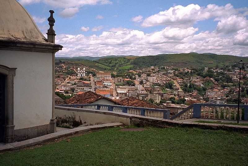 CONGONHAS-MG-LATERAL DA IGREJA E A CIDADE-FOTO:SALFREDO - CONGONHAS - MG