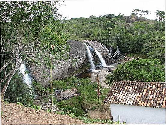 CACHOEIRA DE LEVI-FOTO:IVAN CORREA - CONGONHAS DO NORTE - MG