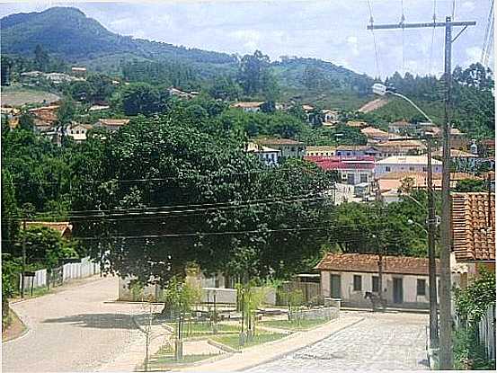 PRAA JOO NOMINATO-FOTO:IVAN CORREA - CONGONHAS DO NORTE - MG