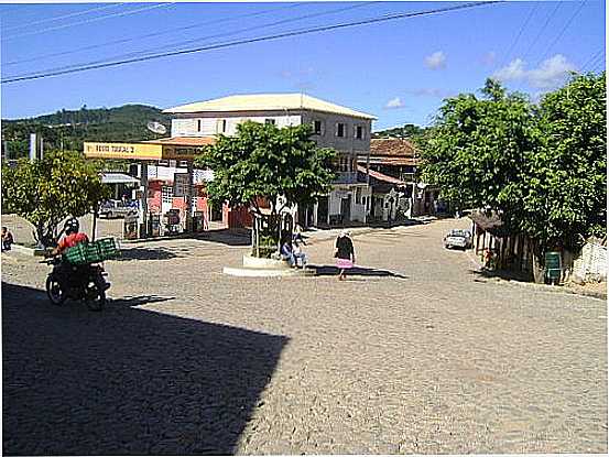 RUA MONTE NEGRO-FOTO:IVAN CORREA - CONGONHAS DO NORTE - MG