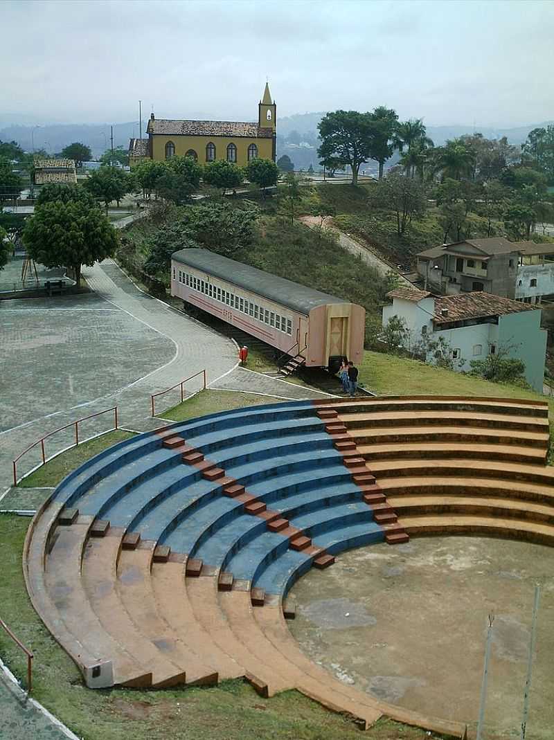 CONSELHEIRO LAFAIETE-MG-TEATRO DE ARENA, VAGO E AO FUNDO A MATRIZ-FOTO:EDUARDO MEZZONATO - CONSELHEIRO LAFAIETE - MG