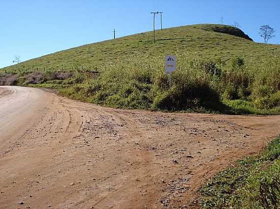 CONSOLAO-MG-CAMINHO DA F  DIREITA-FOTO:J. AUGUSTO - CONSOLAO - MG