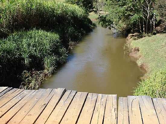 CONSOLAO-MG-CAMINHO DA F-PONTE SOBRE O RIBEIRO DOS AZEVEDOS-FOTO:J. AUGUSTO - CONSOLAO - MG