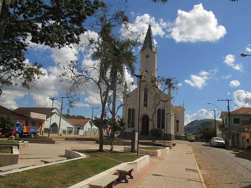 CONSOLAO-MG-PRAA E MATRIZ DE N.SRA.DA CONSOLAO-FOTO:MOTOADVENTURE.COM.BR - CONSOLAO - MG