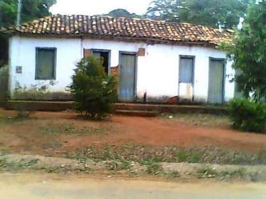 CASARO ANTIGO-FOTO:CLAUDIO VINICIUS [PANORAMIO] - CONTRIA - MG