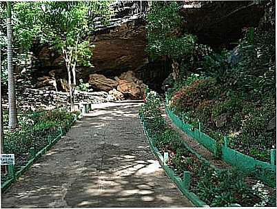 ENTRADA DA GRUTA DO MAQUIN - CORDISBURGO - MG