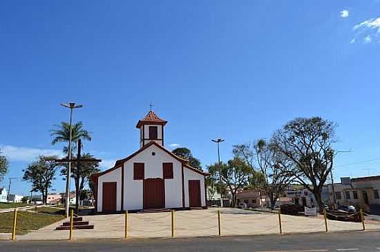 IGREJA MATRIZ DE SANTANA EM COROMANDEL-MG-FOTO:PARRUCO - COROMANDEL - MG