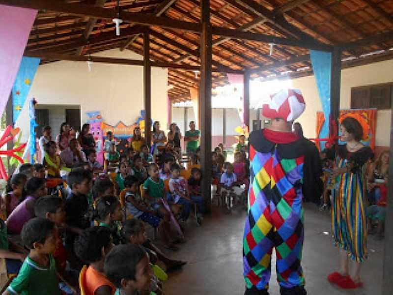 GURUPORA-AP-FESTA NA ESCOLA MUNICIPAL-FOTO:CIRCOVITORIA.BLOGSPOT.COM.BR - GURUPORA - AP