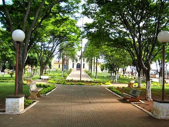 PRAA DA IGREJA-FOTO:CICLOTP [PANORAMIO] - CRREGO DO OURO - MG