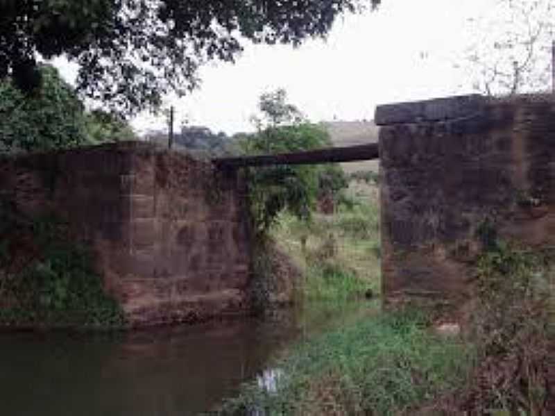 COSTA SENA-MG-PONTE PRXIMA  ESTAO FERROVIRIA-FOTO:RICARDO QUINTEIROS  - COSTA SENA - MG