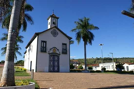 IGREJA-FOTO:FERNANDO BEZERRA [PANORAMIO] - COUTO DE MAGALHES DE MINAS - MG