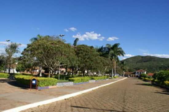 PRAA-FOTO:FERNANDO BEZERRA [PANORAMIO] - COUTO DE MAGALHES DE MINAS - MG