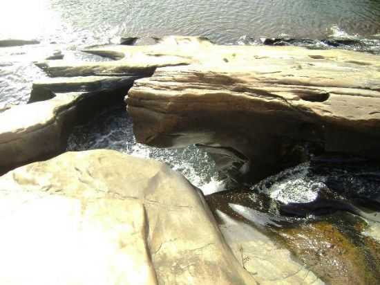 CACHOEIRA DE CHICO GORDURA , POR PR. CLUDIO PEREIRA - CRISTLIA - MG