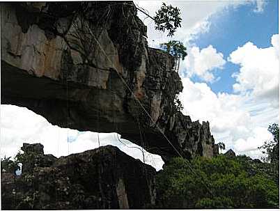 PASSARELAS DA SERRA DOS BUGRES , POR PITA - CRISTLIA - MG