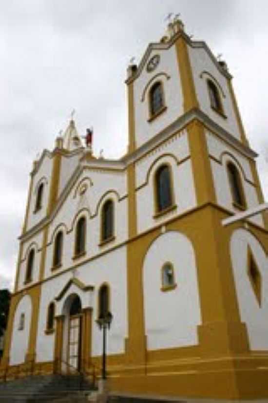 PARQUIA DO DIVINO ESPRITO SANTO-FOTO:BEATRIZ BARRETO TANE [PANORAMIO] - CRISTINA - MG