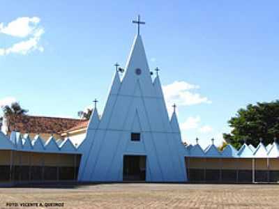 IGREJA-FOTO:TARCISO - CRUZEIRO DA FORTALEZA - MG