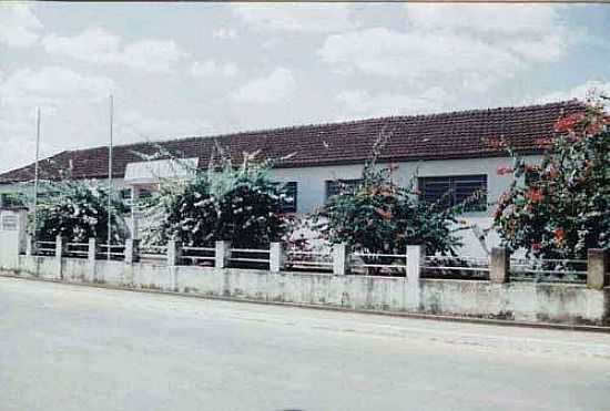 ESCOLA N.S.DE FTIMA-FOTO:FERNANDOCRIBEIRO [PANORAMIO] - CRUZEIRO DA FORTALEZA - MG