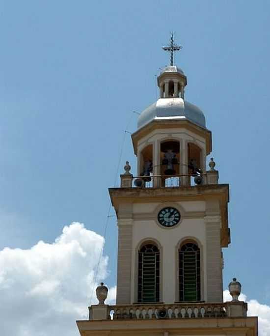 TORRE DA IGREJA-FOTO:MARLON R. SILVA [PANORAMIO] - CRUZLIA - MG