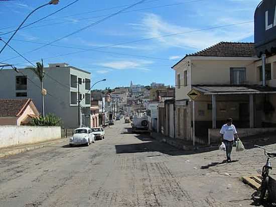 RUA DE CRUZLIA-FOTO:JOO BC REIS [PANORAMIO] - CRUZLIA - MG