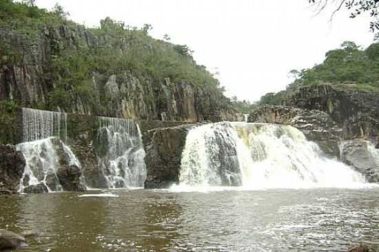 CACHOEIRA DE CUBAS-FOTO:ATTJUNIOR - CUBAS - MG