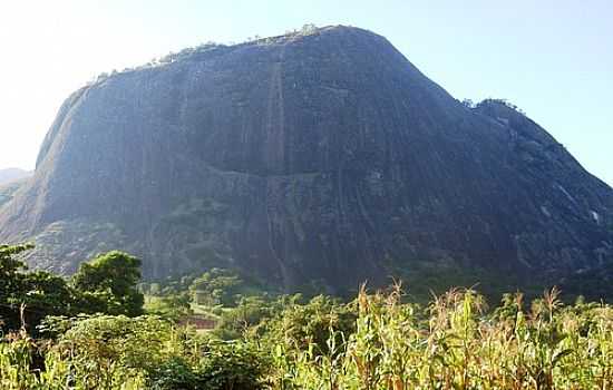 PEDRA DE CUIT VELHO-FOTO:PASTOR LZARO [PANORAMIO] - CUIT VELHO - MG