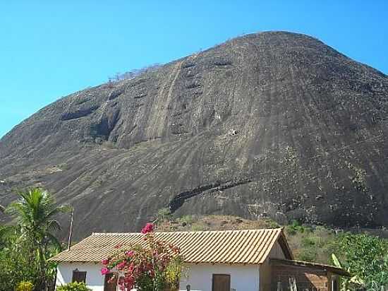 PEDRA DO CUIT VELHO-FOTO:VALDSON CANDIDO PERE [PANORAMIO] - CUIT VELHO - MG