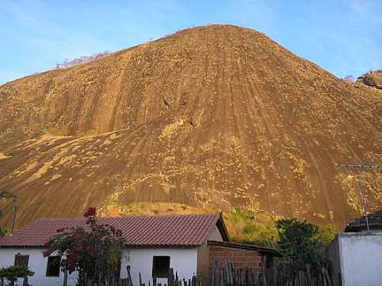 PEDRA DO CUIT VELHO-FOTO:VALDSON CANDIDO PERE [PANORAMIO] - CUIT VELHO - MG