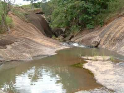 POR ELY GERALDO DE OLIVEIRA - CUPARAQUE - MG