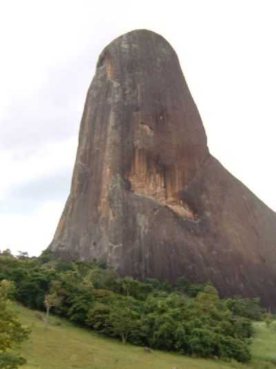 PEDRA DO GARRAFO, POR ROSANA - CUPARAQUE - MG