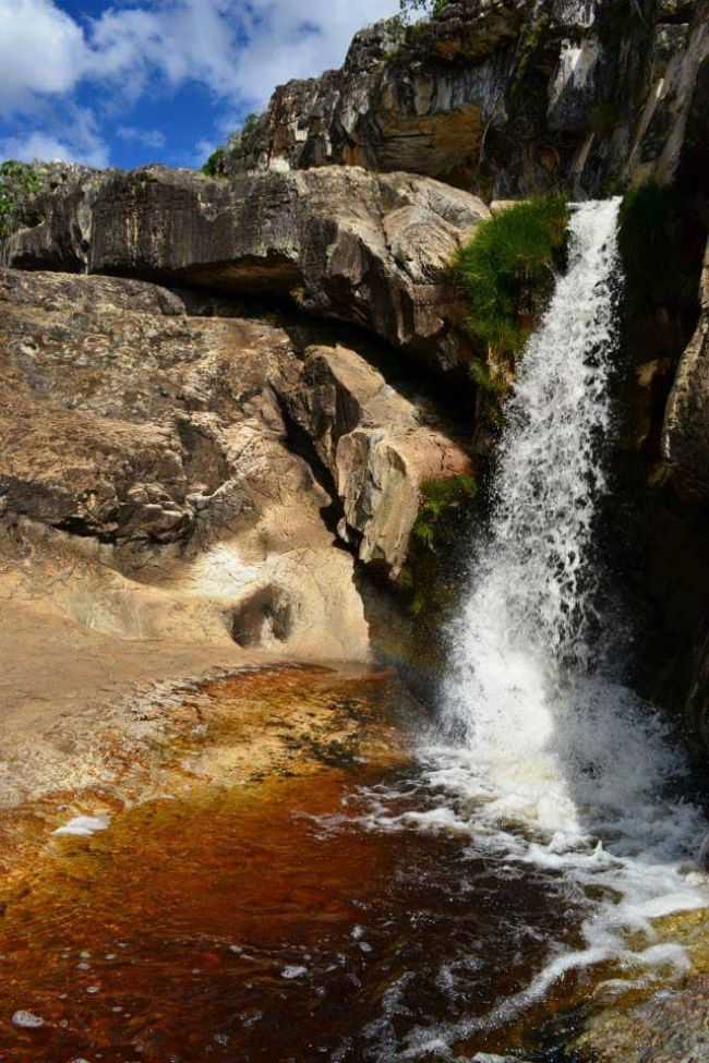 CACHOEIRA DO RIO CURIMATAI EM CURIMATAI, DISTRITO DE BUENPOLIS, POR LILIAN PAULA - CURIMATA - MG