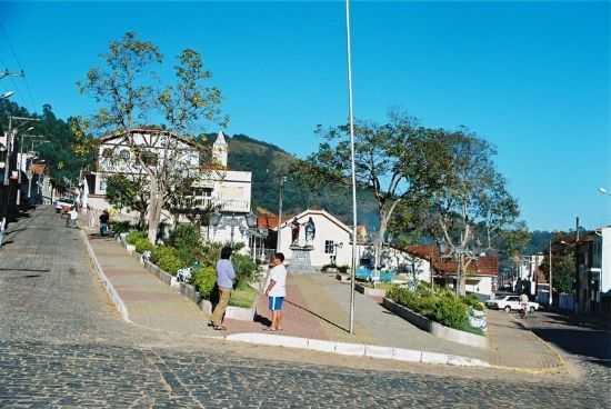 PRACA SAGRADO CORACAO DE JESUS, POR SUELY MAYUMI TAKEMOTO - DELFIM MOREIRA - MG