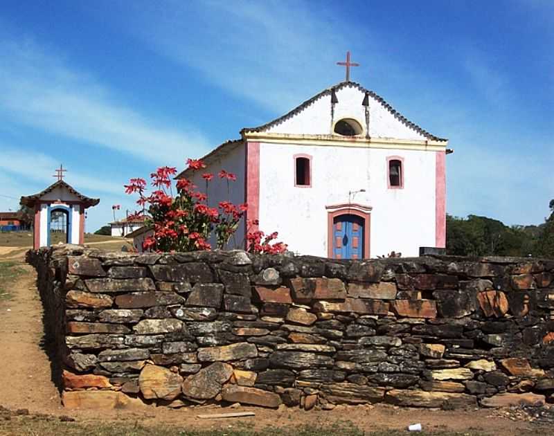 DESEMBOQUE-MG-PARQUIA DE N.SRA.DO DESTERRO-FOTO:ARQUIDIOCESEDEUBERABA.ORG.BR - DESEMBOQUE - MG