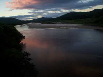 ANOITECE NO JEQUITINHONHA, POR ADRIANA COUTO - DIAMANTINA - MG