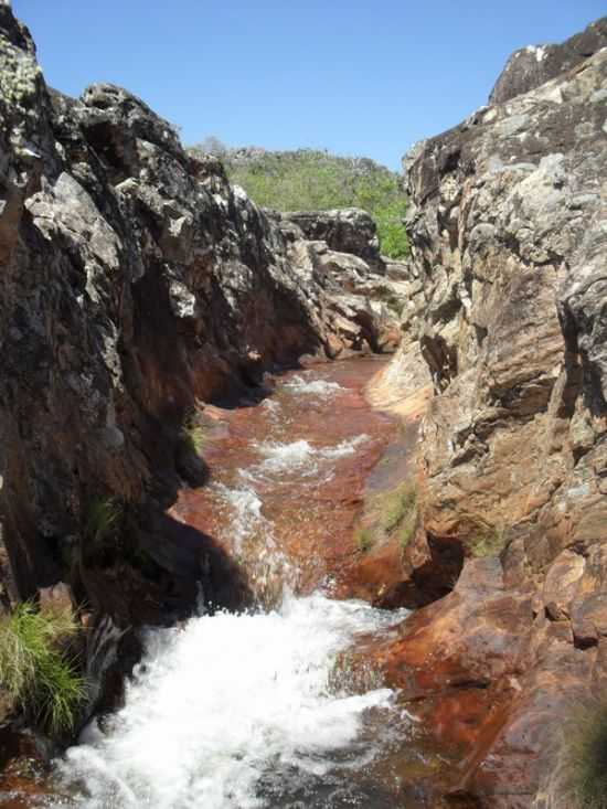 EM CACHOEIRA DOS CRISTAIS, POR DBORA C. ROCHA  SETE LAGOAS -MG- - DIAMANTINA - MG