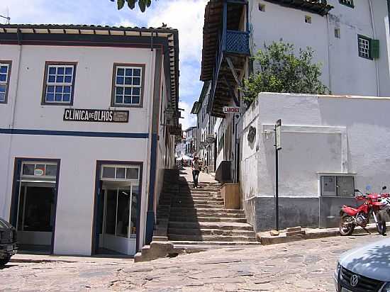 DIAMANTINA-MG-VIELA NO CENTRO DA CIDADE-FOTO:GERSON REIS - DIAMANTINA - MG