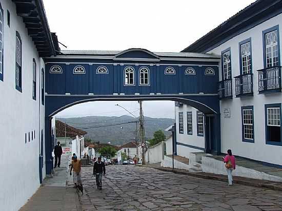 PASSADIO DA RUA DA GLRIA EM DIAMANTINA-MG-FOTO:JOSE GUSTAVO A. MURT - DIAMANTINA - MG