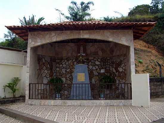 MONUMENTO  PADRE ARLINDO-FOTO:MILTON BRIGOLINI NEM [PANORAMIO] - DIOGO DE VASCONCELOS - MG