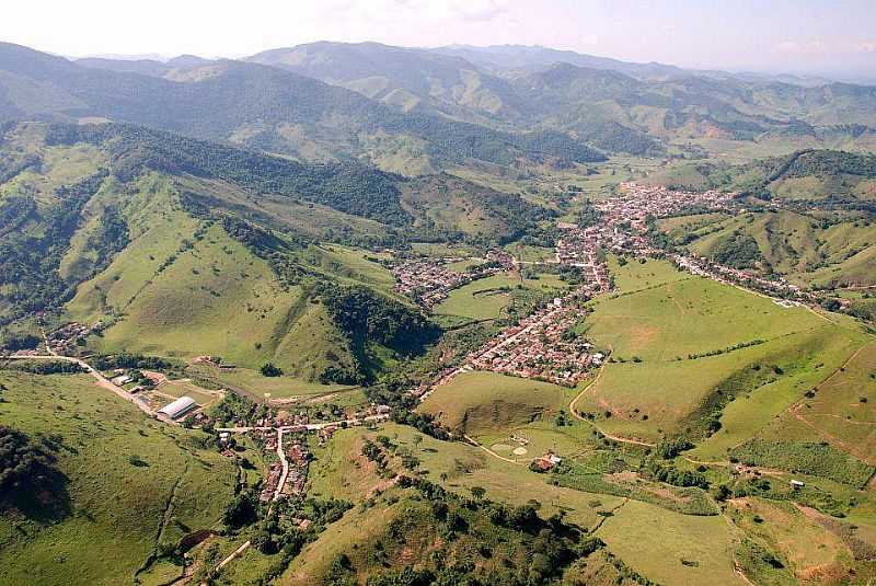 DIONSIO-MG-VISTA AREA DA CIDADE E REGIO-FOTO:MILTON GANDRAPOSTADA POR:JOSE MARTINS DE ANDRADE - DIONSIO - MG