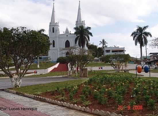 PRAA E IGREJA-FOTO:LUCAS HENRIIIQUE [PANORAMIO] - DIVINSIA - MG