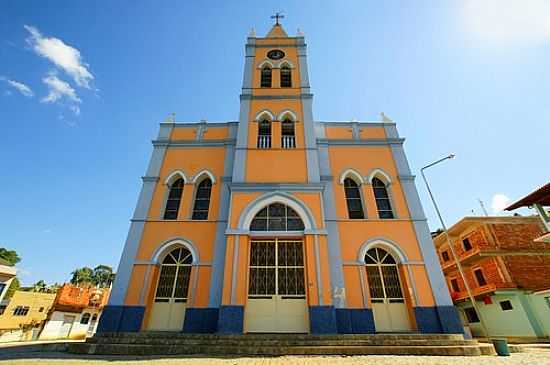 IGREJA MATRIZ DO DIVINO ESPRITO SANTO-FOTO:SGTRANGEL [PANORAMIO] - DIVINO - MG