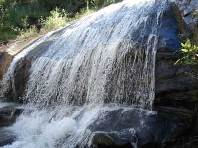 A CACHOEIRA DE MACEDONIA, POR CARMINDO - DIVINO DAS LARANJEIRAS - MG