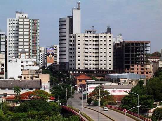 DIVINPOLIS-MG-PONTE DO RIO ITAPECERICA NO BAIRRO PORTO VELHO-FOTO:MAURICIO COUTO - DIVINPOLIS - MG